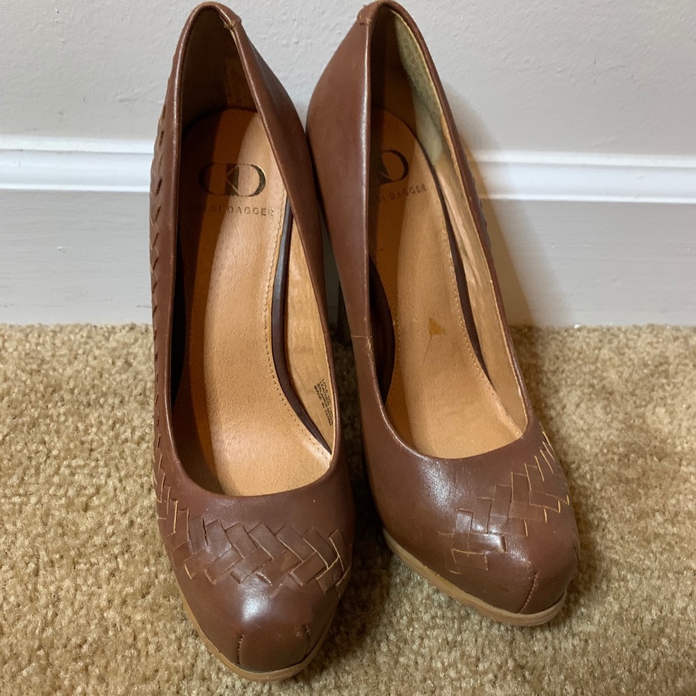 Pre-owned Brown Kelsi Dagger Platform Heels US7